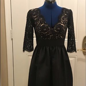 Eliza J  v-neck formal dress w/lace bodice